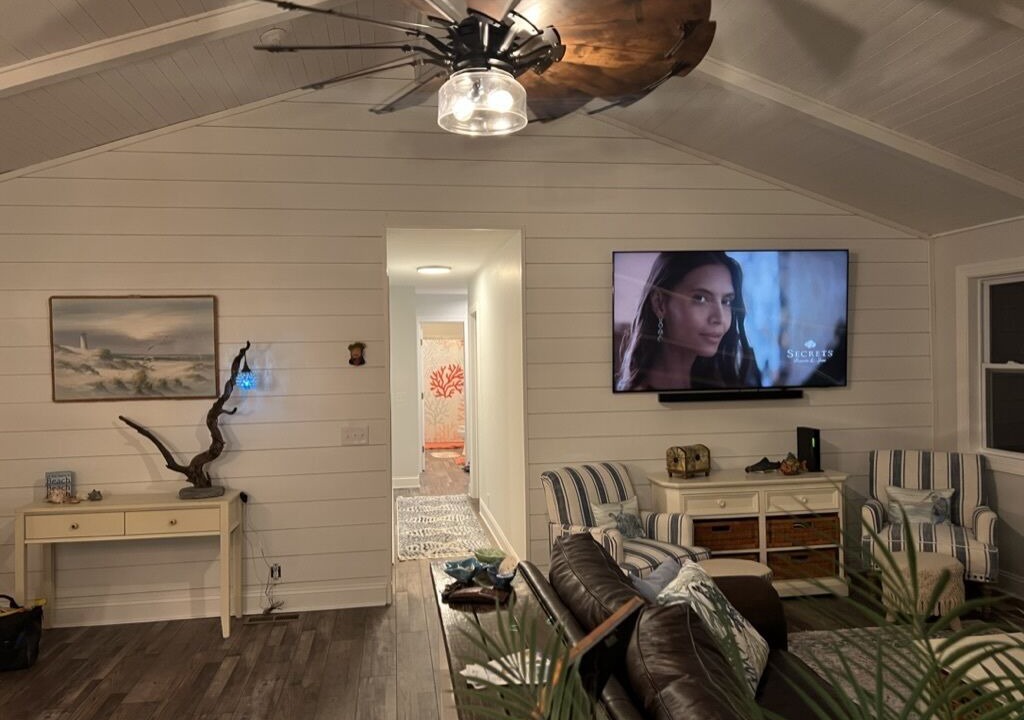 Photo of Livingroom in Blue Heron Lake
