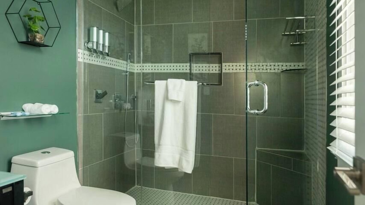 Photo of Bathroom in Old West Broad Neighborhood