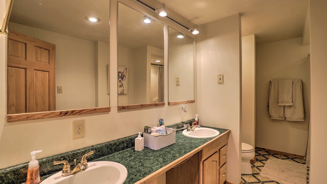 Photo of Bathroom in Laurel Ridge