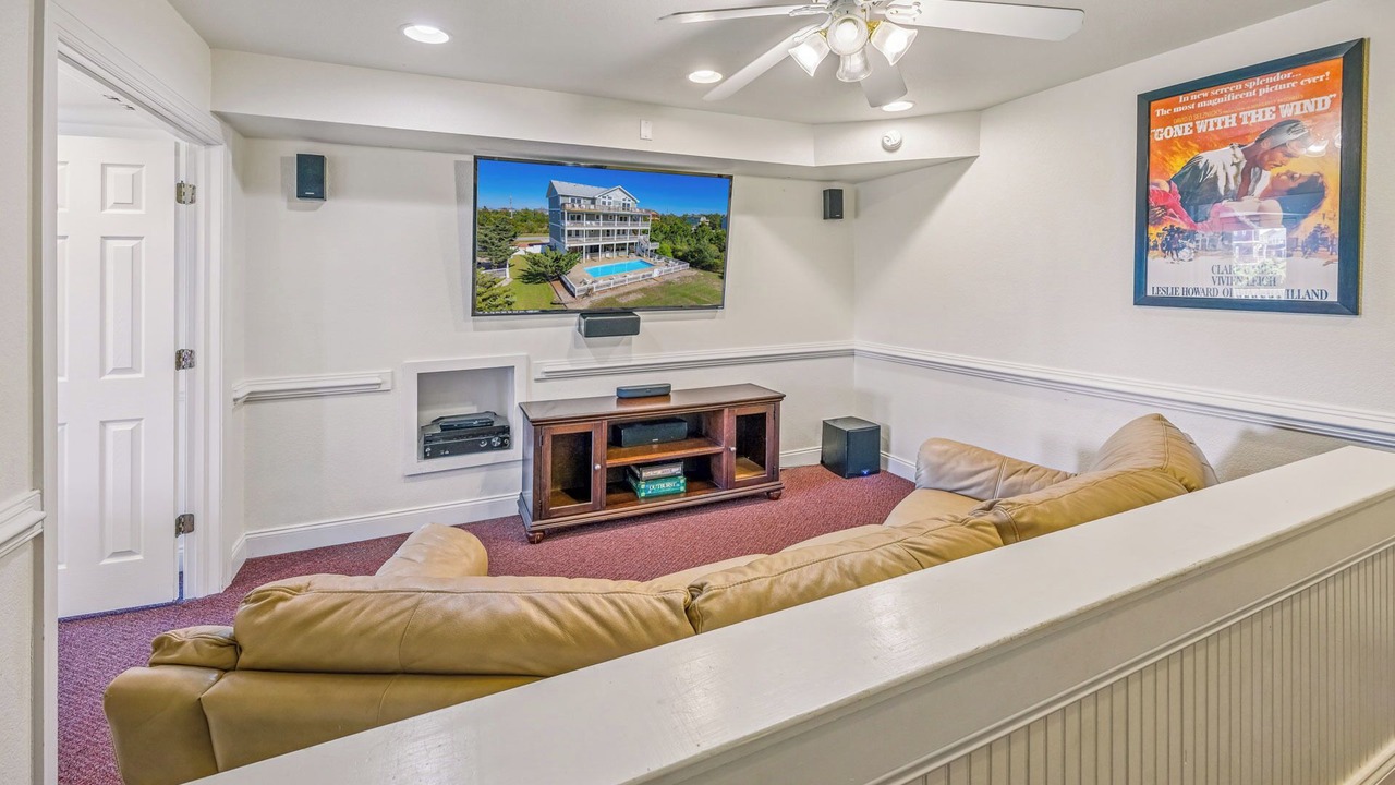 Photo of Bedroom in Wind Over Waves