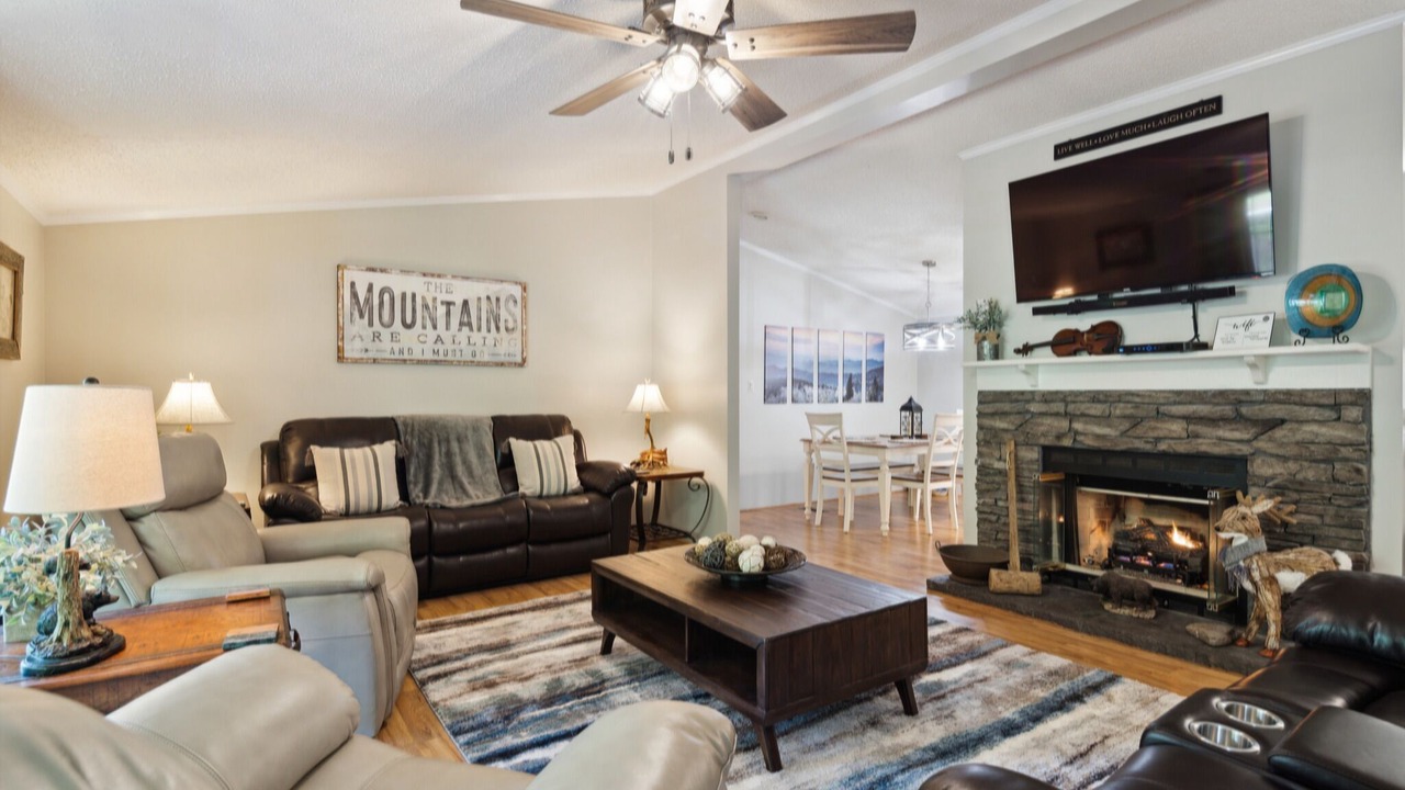 Photo of Livingroom in Whittier
