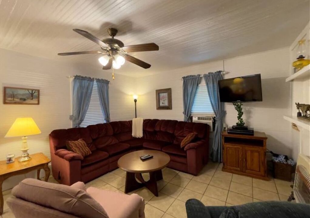 Photo of Livingroom in Robbinsville