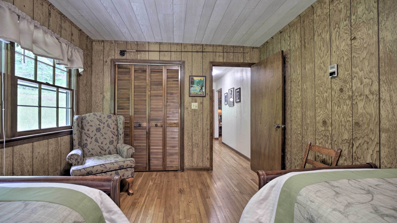 Photo of Bedroom in Bryson City