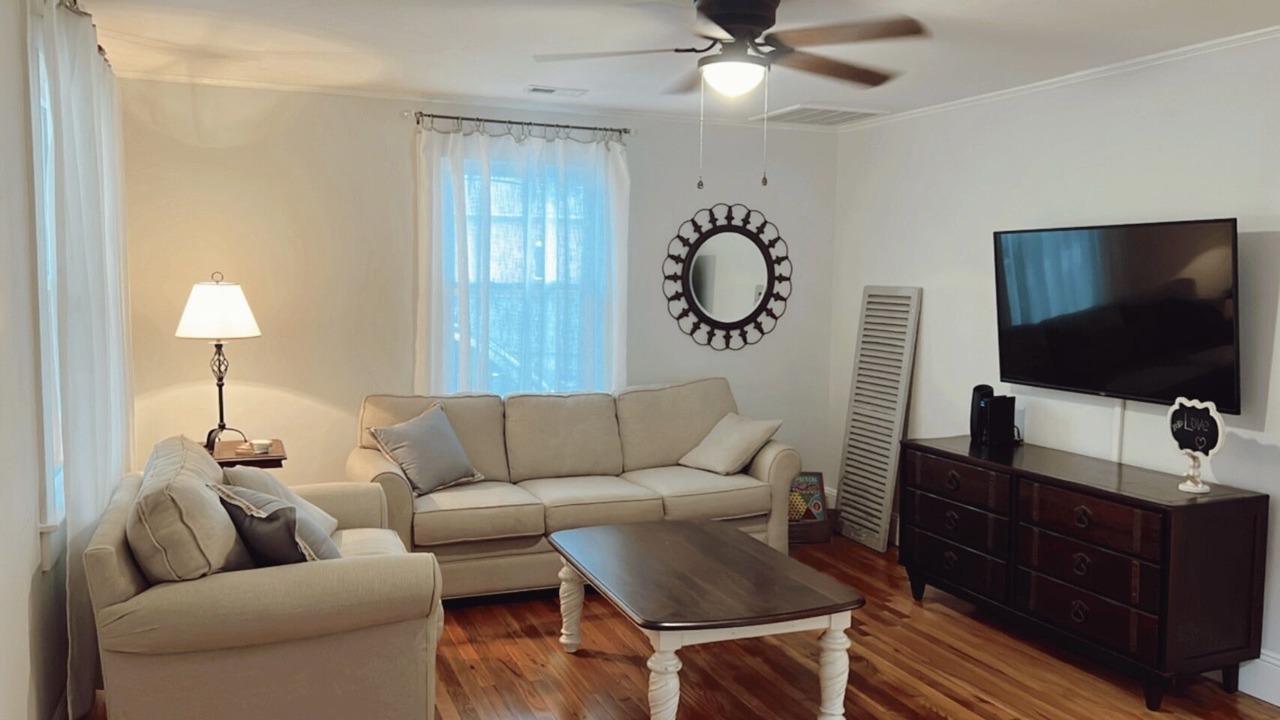 Photo of Livingroom in Newton