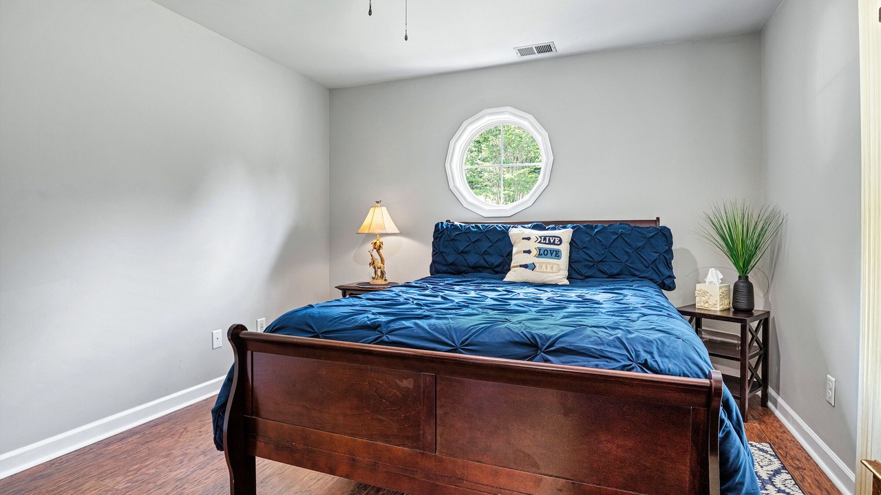 Photo of Bedroom in Troutman