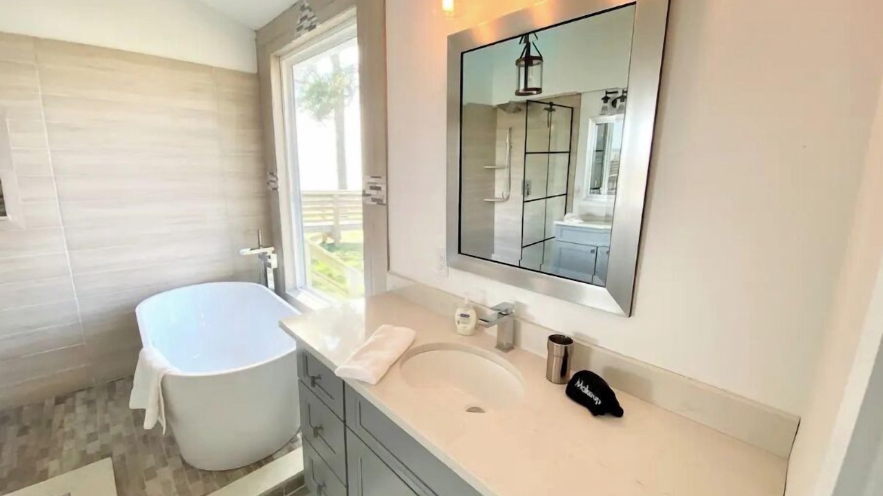 Photo of Bathroom in Manteo