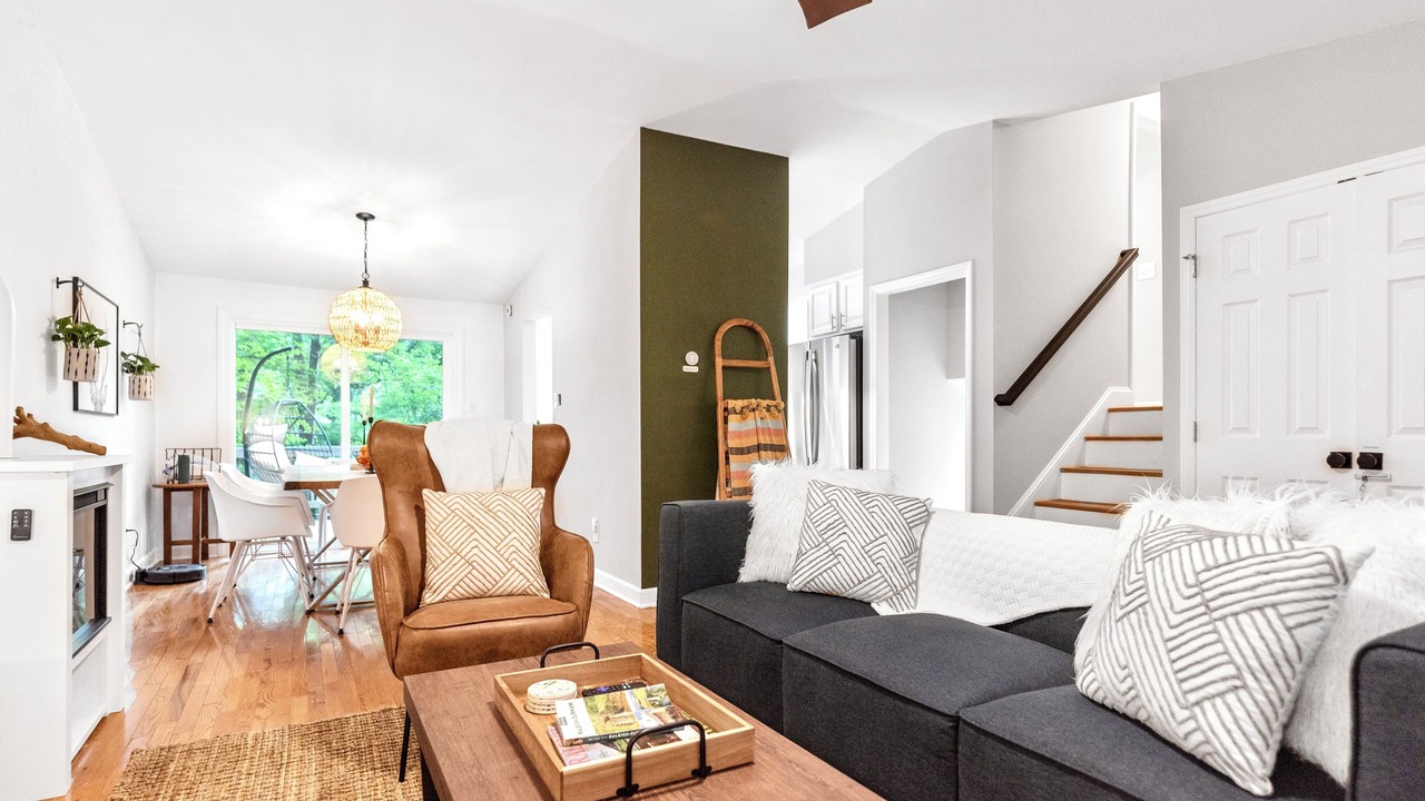 Photo of Livingroom in Northeast Raleigh