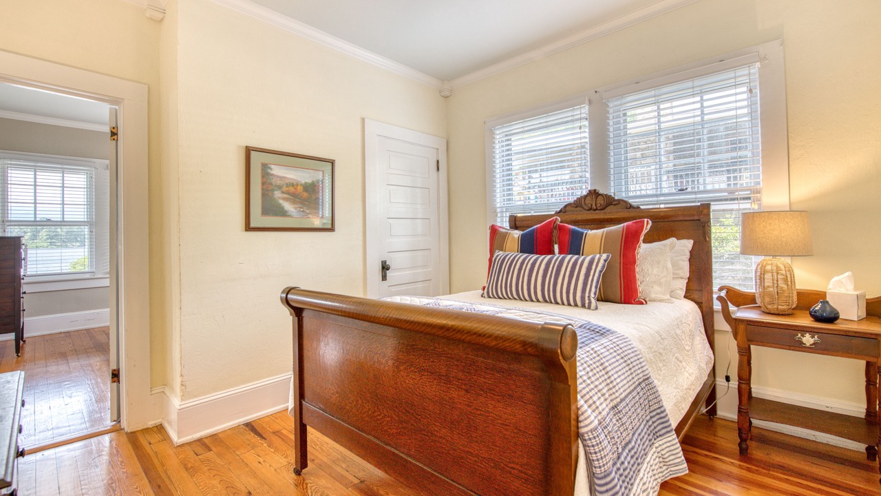 Photo of Bedroom in Lake Junaluska