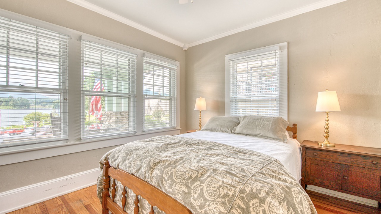 Photo of Bedroom in Lake Junaluska