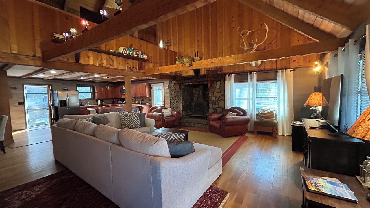 Photo of Livingroom in Scaly Mountain
