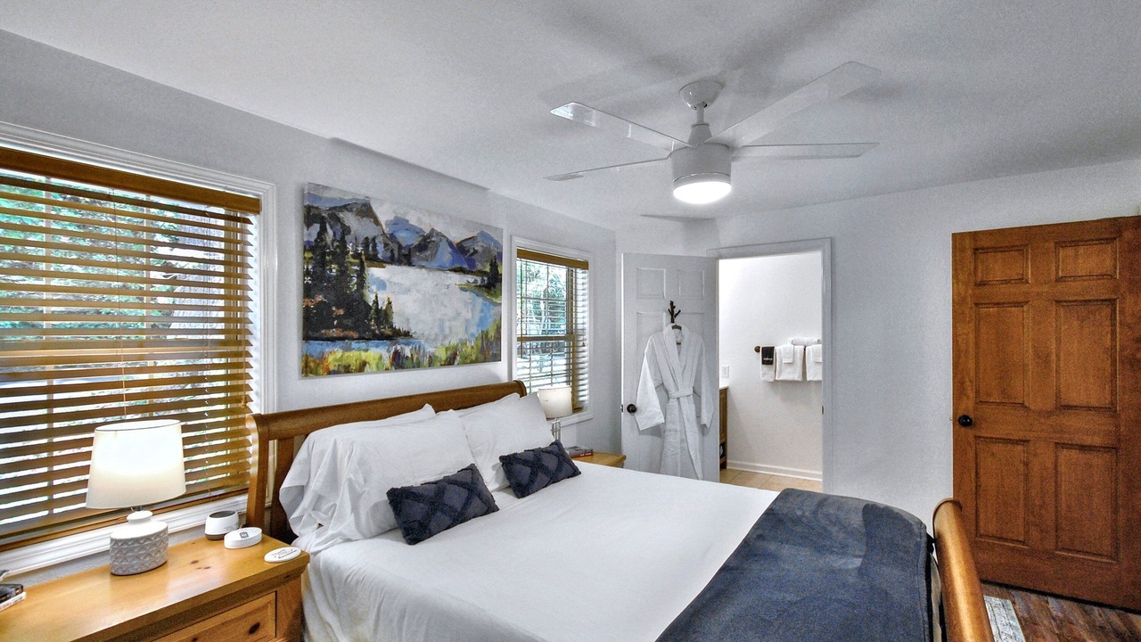 Photo of Bedroom in Lake Sequoyah