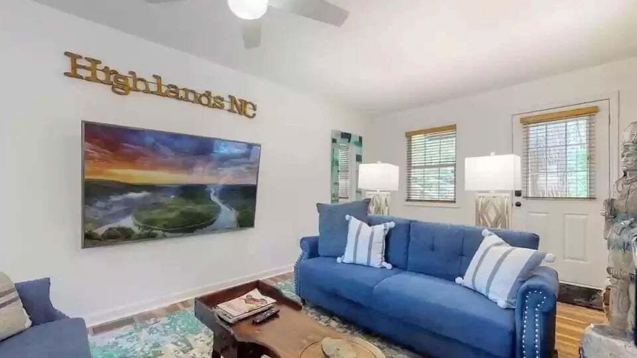 Photo of Bedroom in Lake Sequoyah