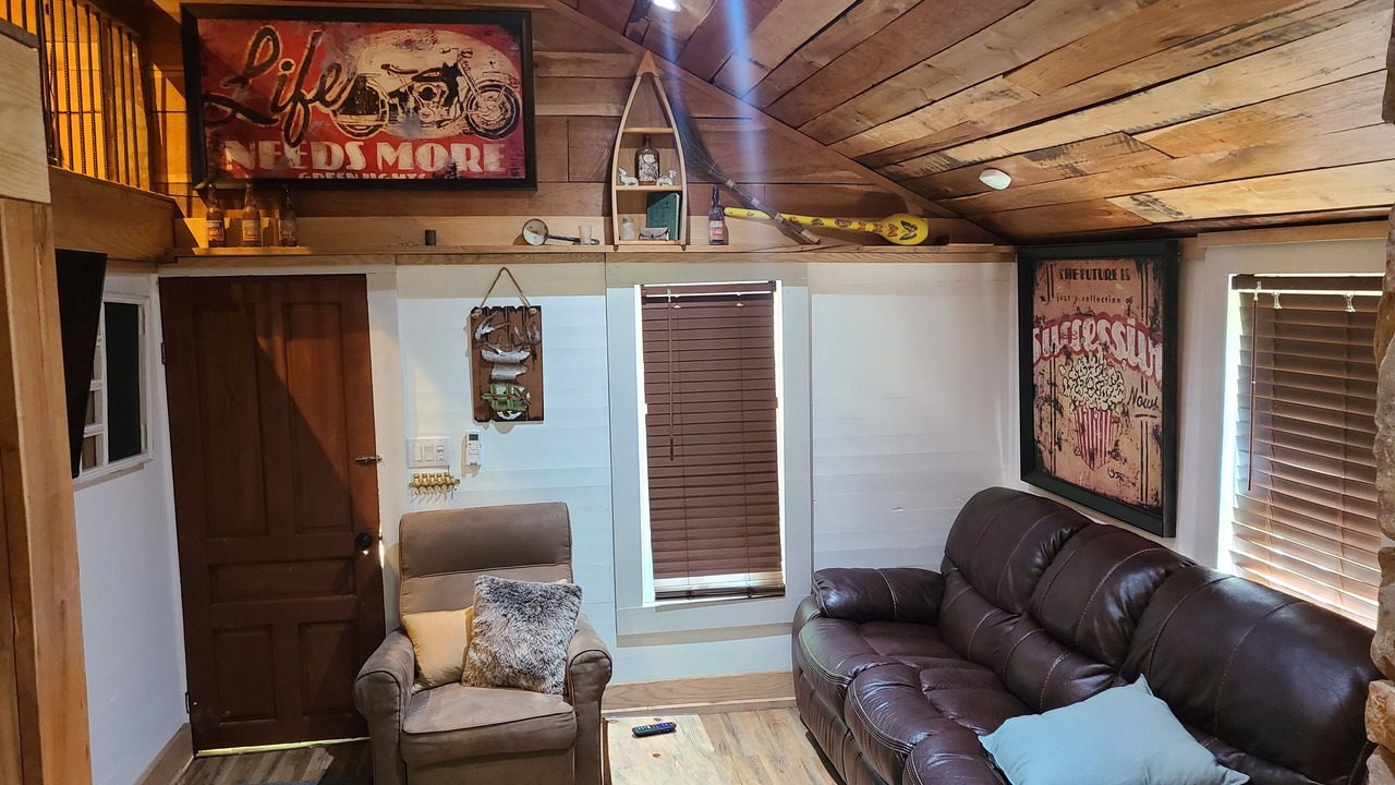Photo of Livingroom in Millers Creek