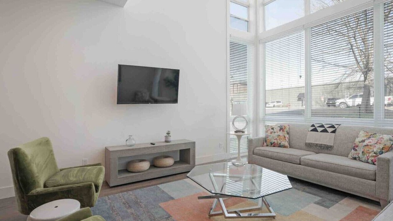 Photo of Livingroom in Eighth Avenue