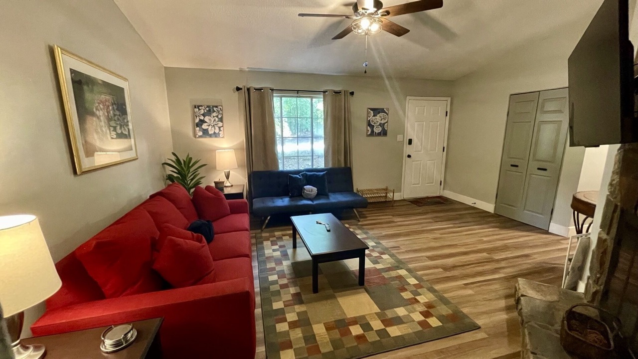 Photo of Livingroom in Northeast Raleigh