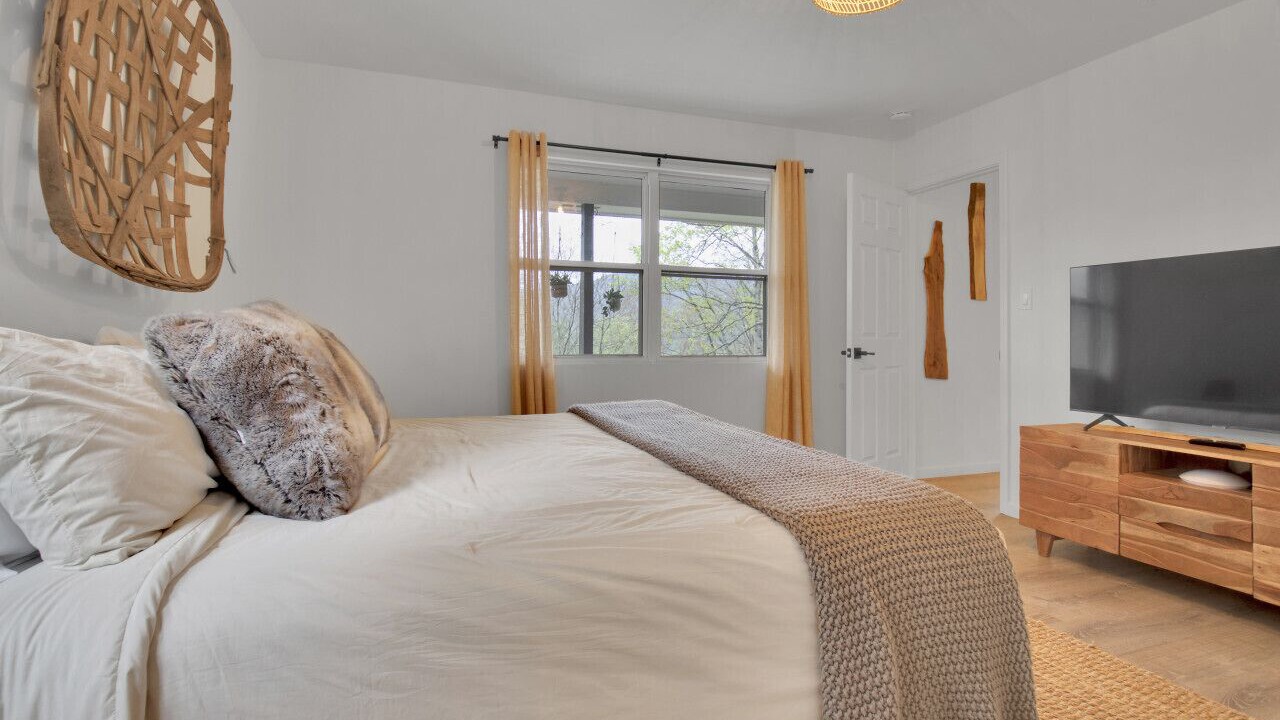 Photo of Bedroom in Swannanoa