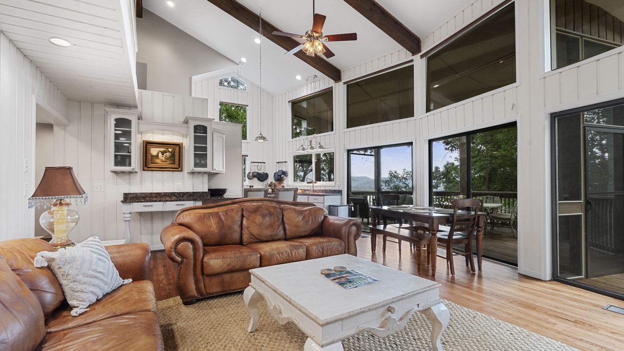 Photo of Livingroom in Cullowhee