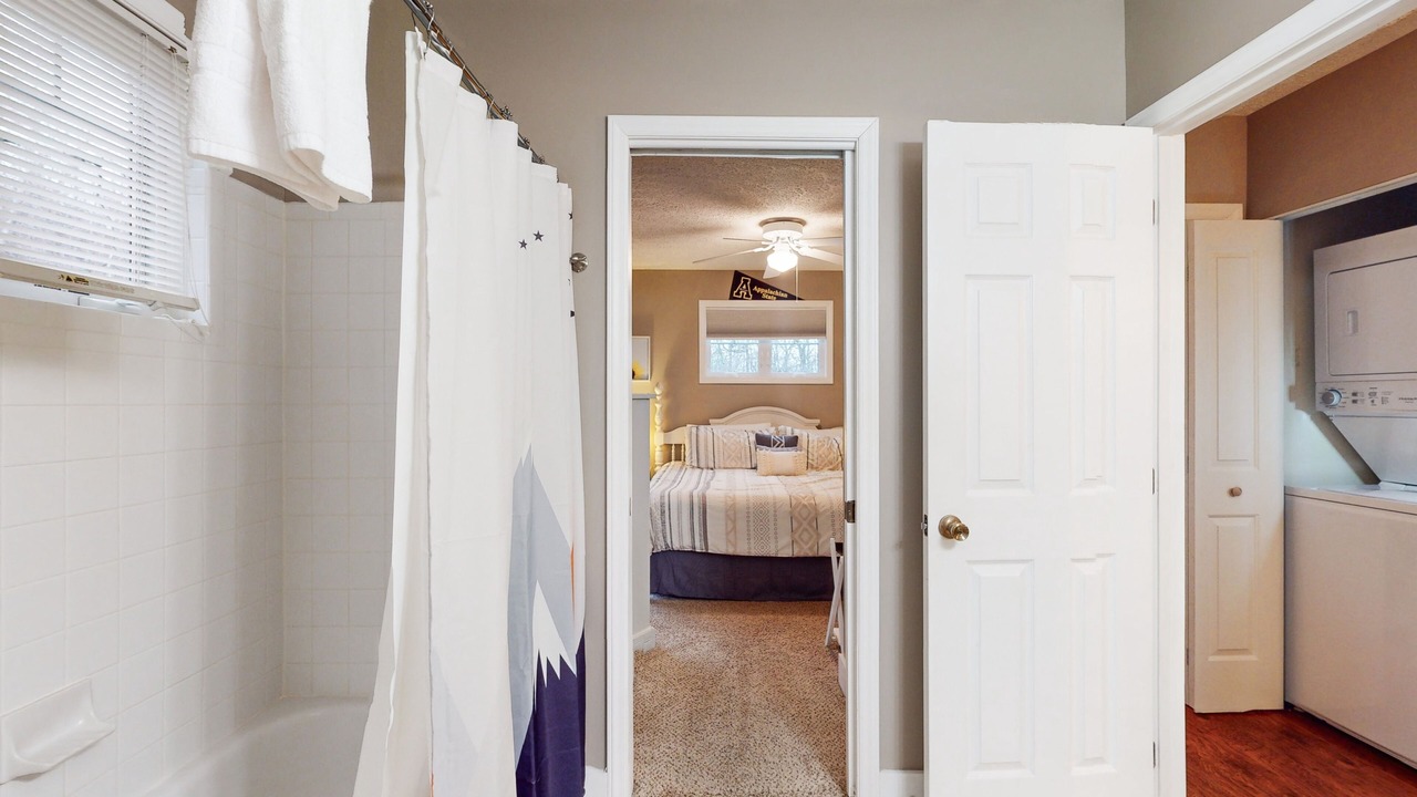 Photo of Bedroom in Seven Devils