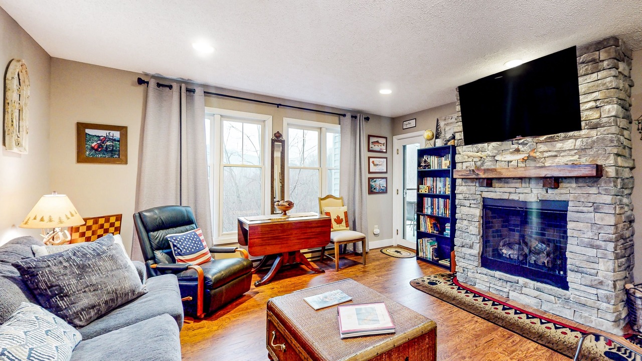 Photo of Livingroom in Seven Devils