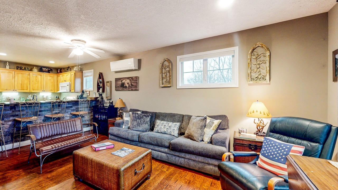 Photo of Livingroom in Seven Devils