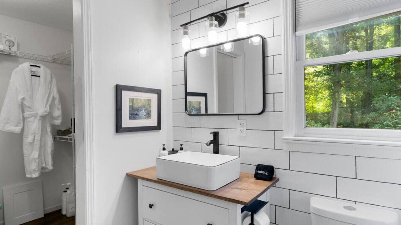 Photo of Bathroom in Hendersonville