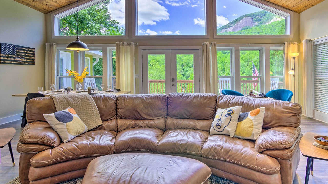 Photo of Livingroom in Chimney Rock