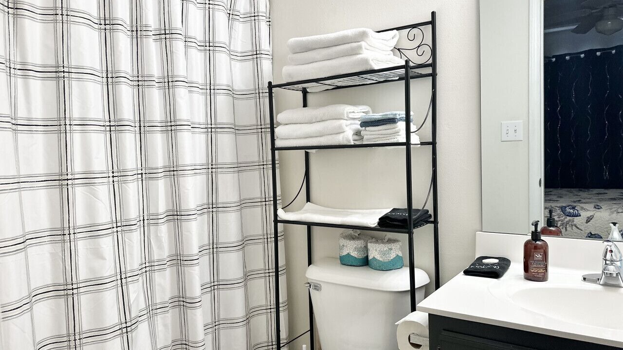 Photo of Bathroom in Peletier