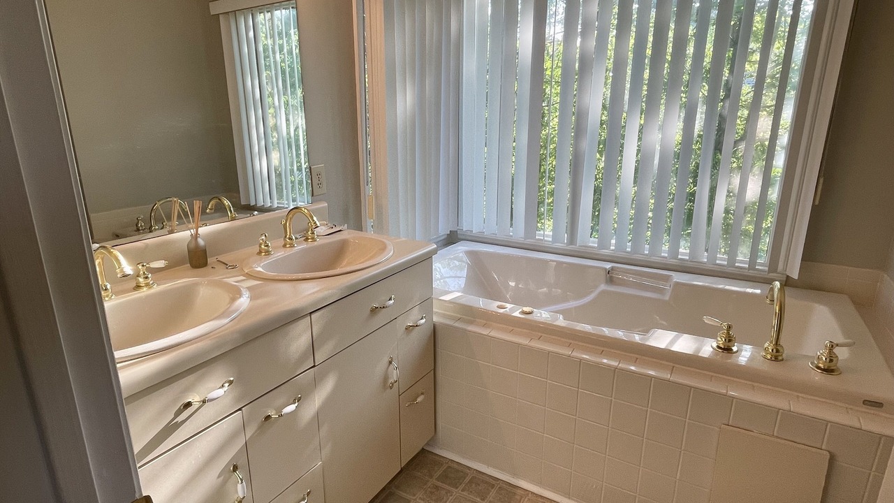 Photo of Bathroom in Leasburg