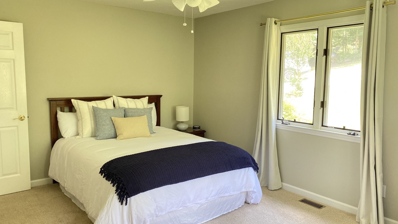 Photo of Bedroom in Leasburg