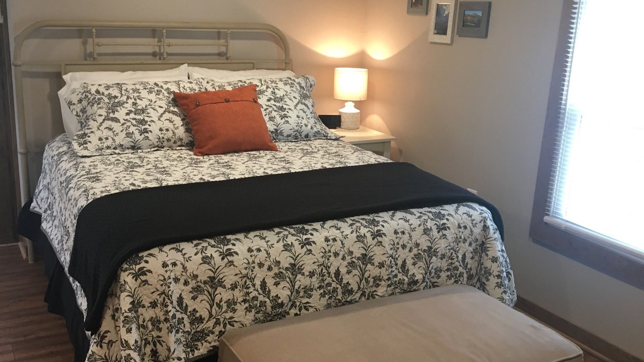Photo of Bedroom in King