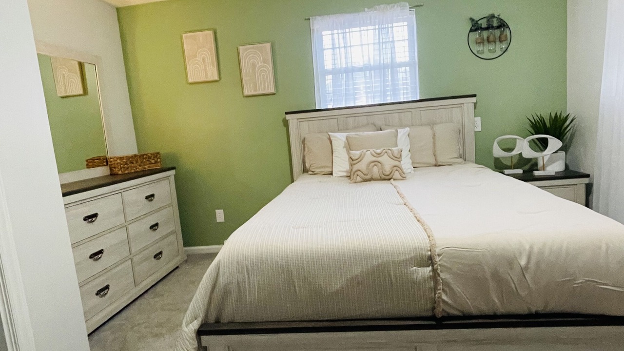 Photo of Bedroom in Lexington - Salisbury