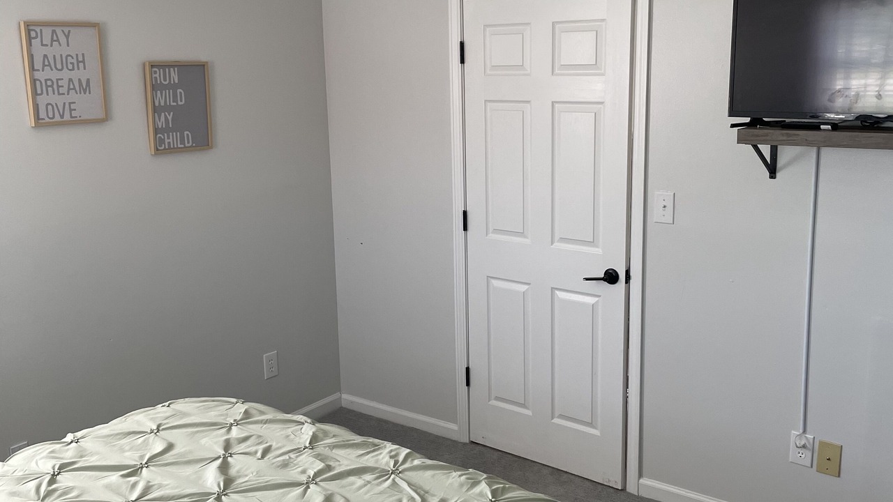Photo of Bedroom in Lexington - Salisbury