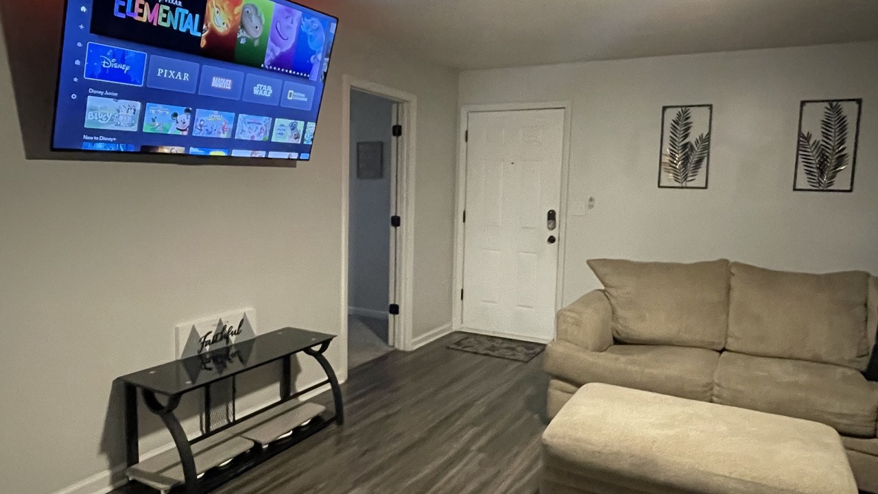 Photo of Livingroom in Lexington - Salisbury