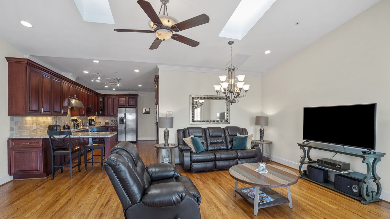Photo of Livingroom in Oriental