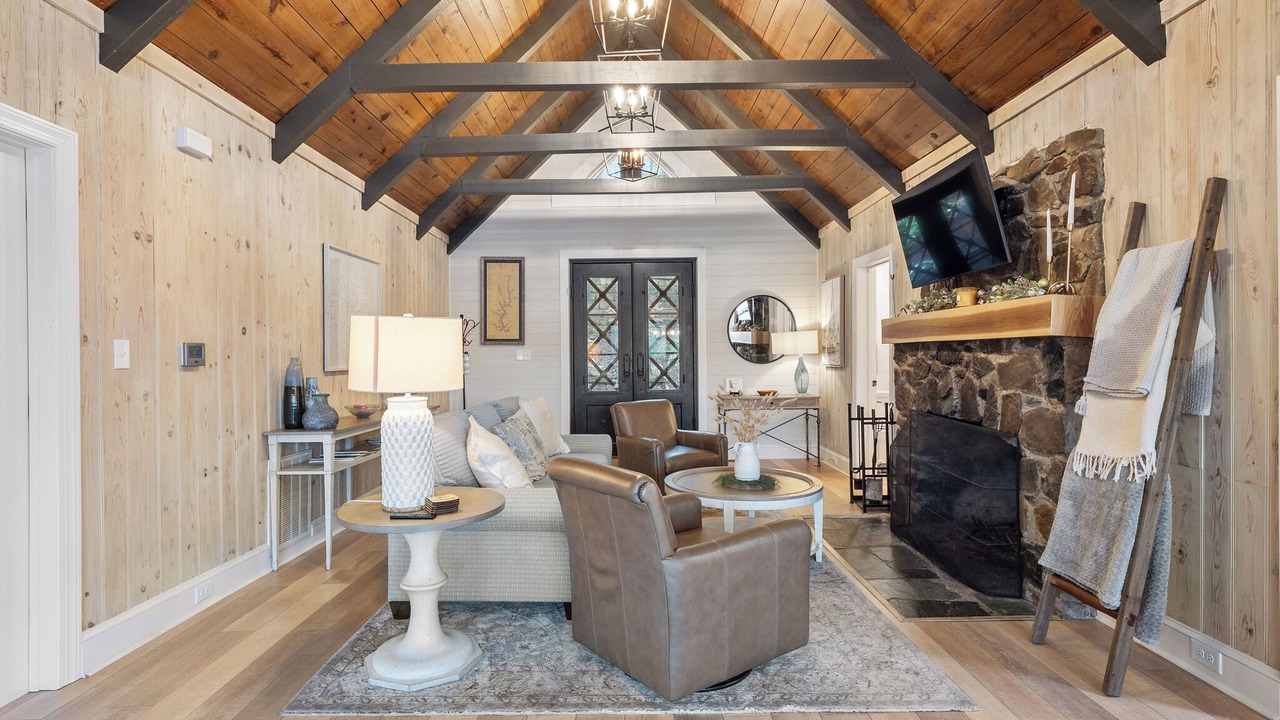 Photo of Livingroom in Dixie - Berryhill