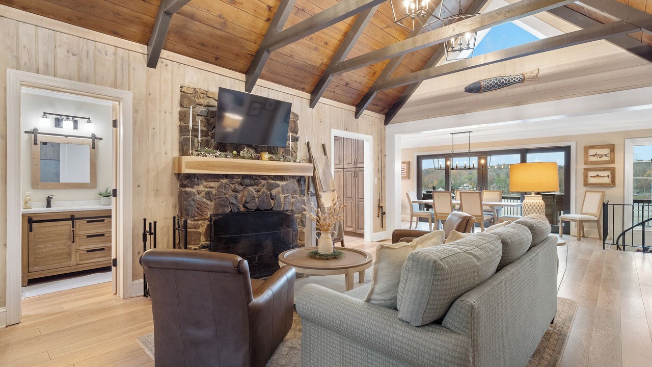 Photo of Livingroom in Dixie - Berryhill