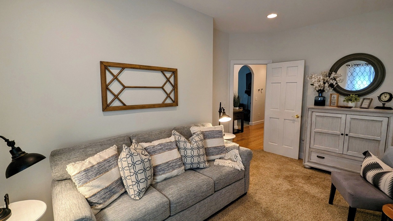 Photo of Livingroom in Robbinsville