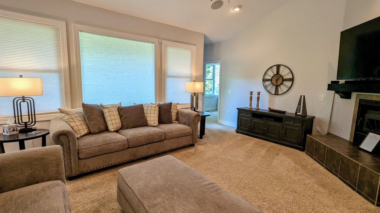 Photo of Livingroom in Robbinsville