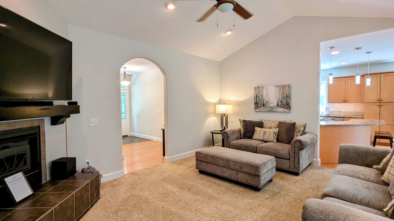 Photo of Livingroom in Robbinsville