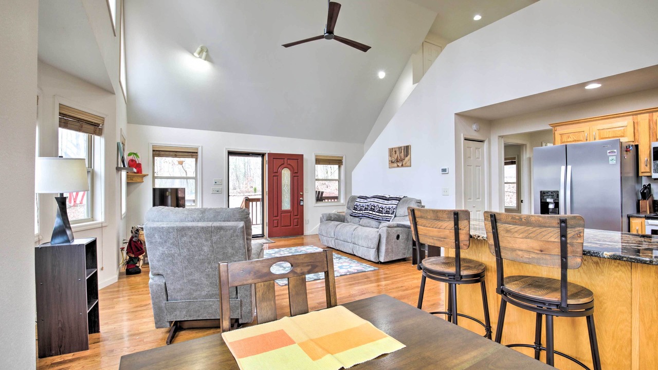 Photo of Bedroom in Hayesville
