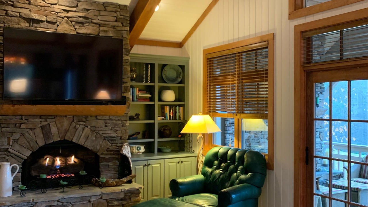 Photo of Livingroom in Cullowhee