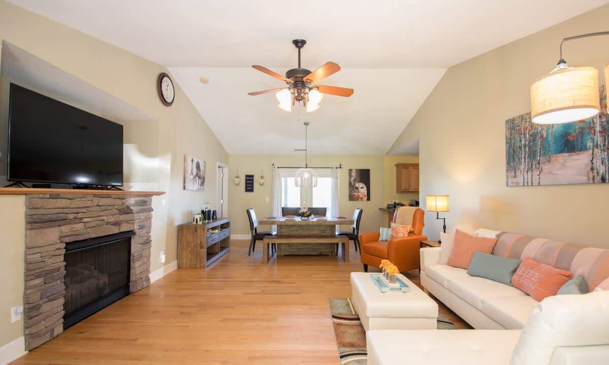 Photo of Livingroom in Fairview