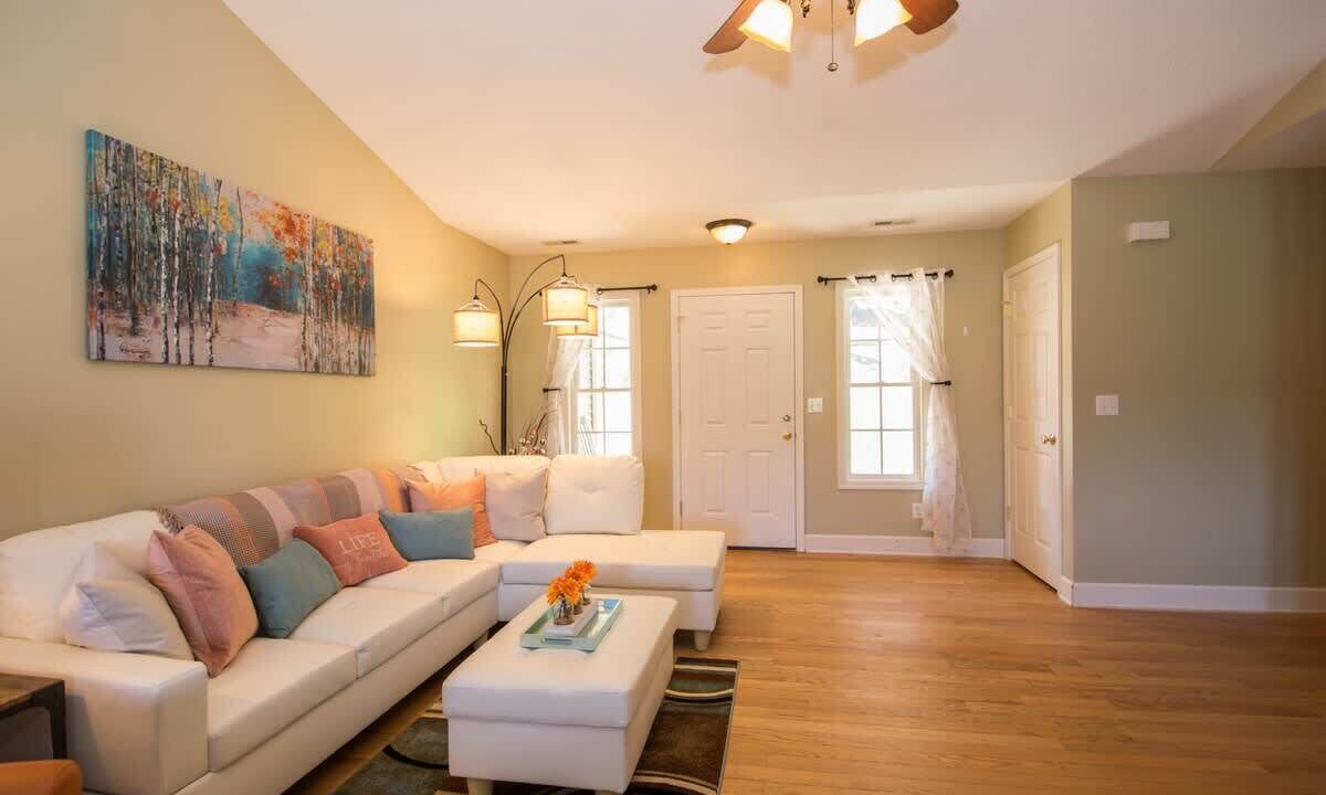 Photo of Livingroom in Fairview
