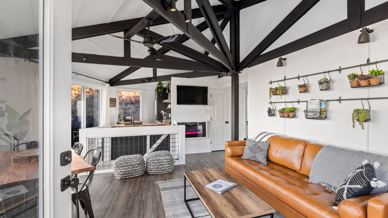 Photo of Livingroom in Seven Devils