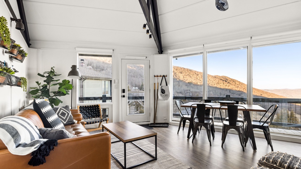 Photo of Livingroom in Seven Devils