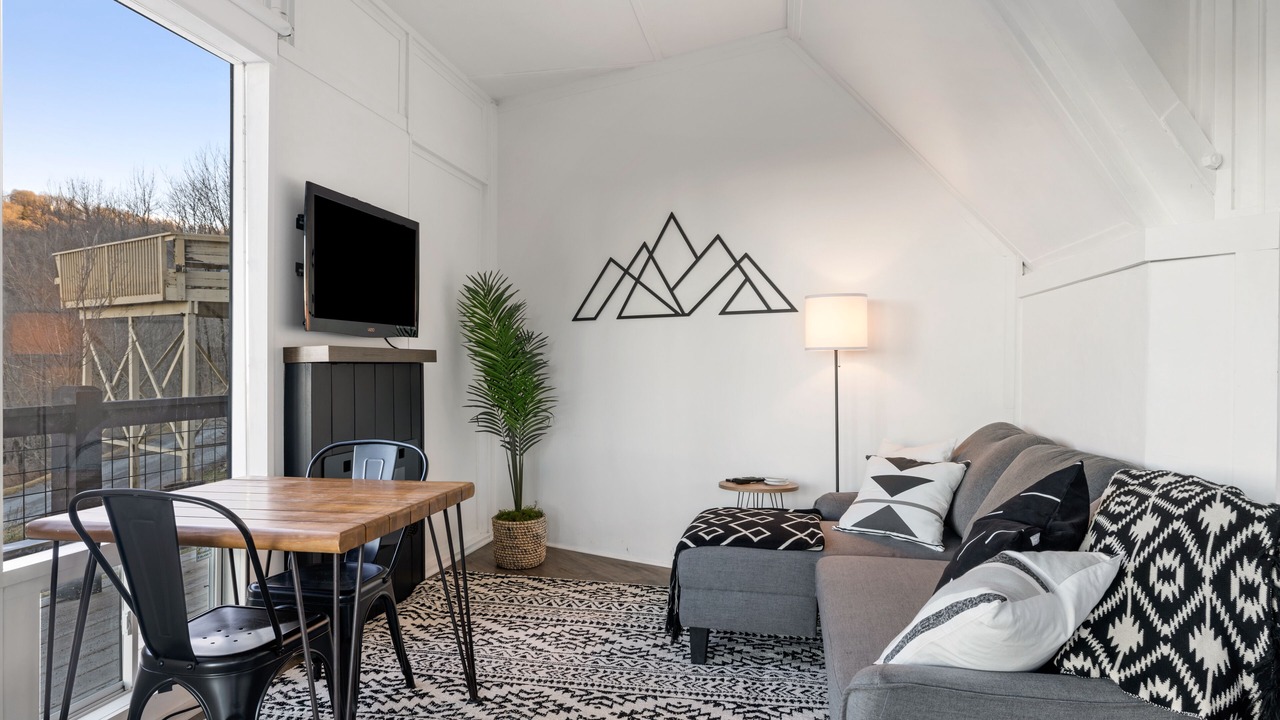 Photo of Livingroom in Seven Devils