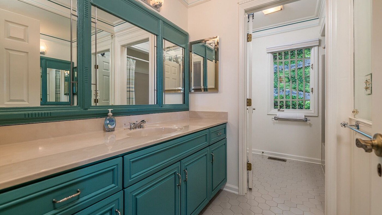 Photo of Bathroom in Laurel Park