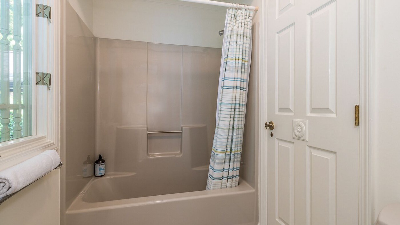 Photo of Bathroom in Laurel Park