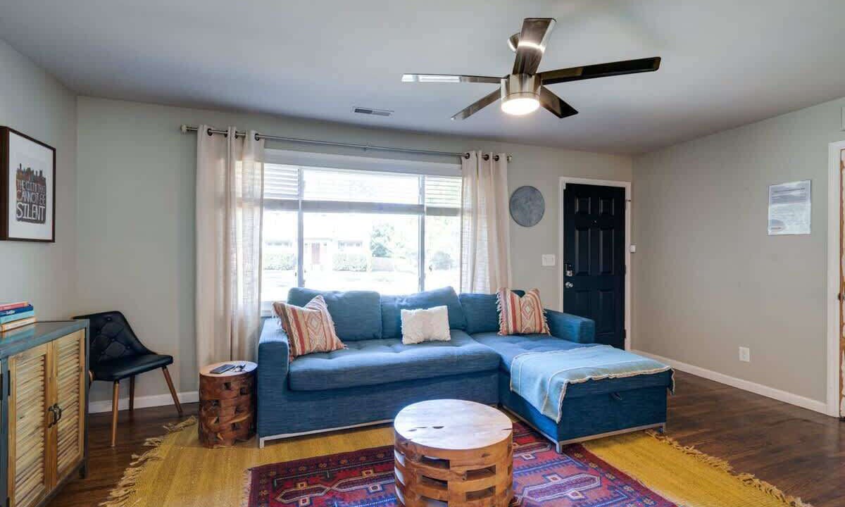 Photo of Bedroom in Inglewood