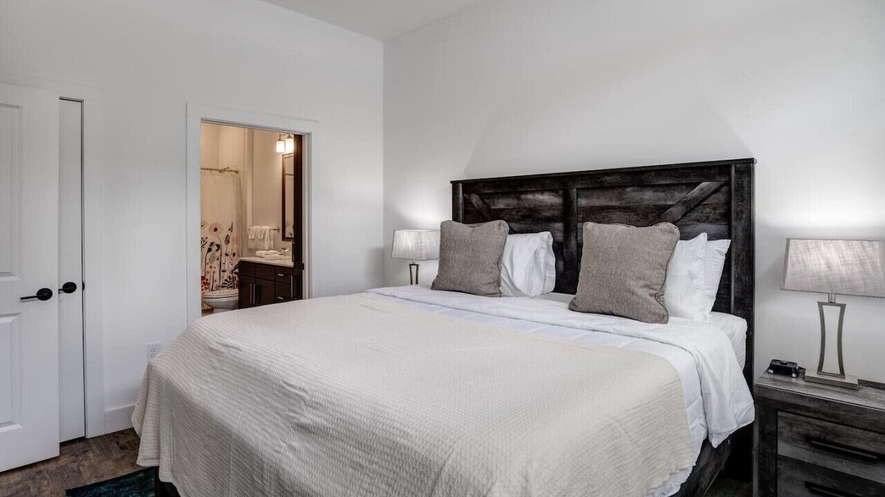 Photo of Bedroom in East End - Valley Street